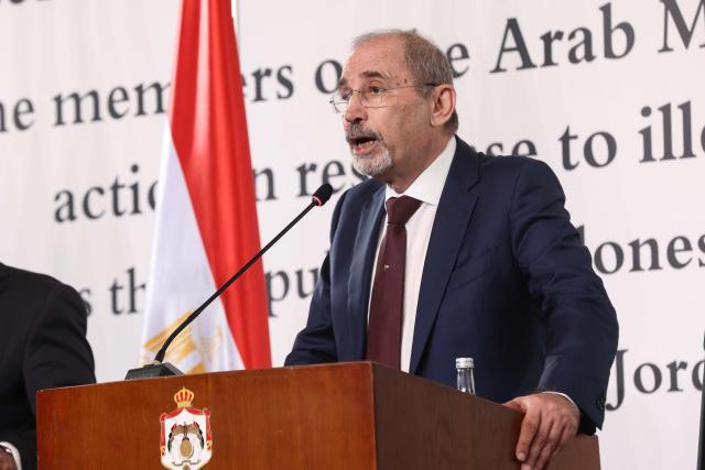 (260805) -- AMMAN, Aug. 5, 2026 (Xinhua) -- Jordanian Deputy Prime Minister and Foreign Minister Ayman Safadi speaks during a joint press conference in Amman, Jordan, Aug. 5, 2026. Foreign ministers and representatives of Arab and Islamic countries gathered in Amman on Wednesday and jointly condemned Israeli policies and measures in Jerusalem and its holy sites. (Photo by Mohammad Abu Ghosh/Xinhua)