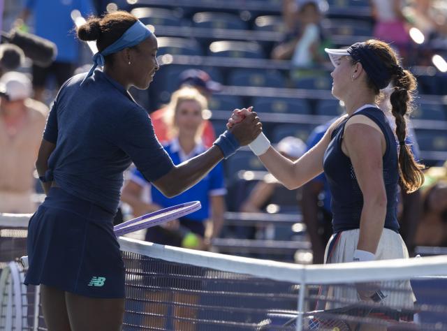(260806) -- TORONTO, Aug. 6, 2026 (Xinhua) -- Coco Gauff (L) of the United States shakes hands with Kayla Day of the United States after the second round of the women's singles match at the 2026 National Bank Open tennis tournament in Toronto, Canada, on Aug. 5, 2026. (Photo by Zou Zheng/Xinhua)