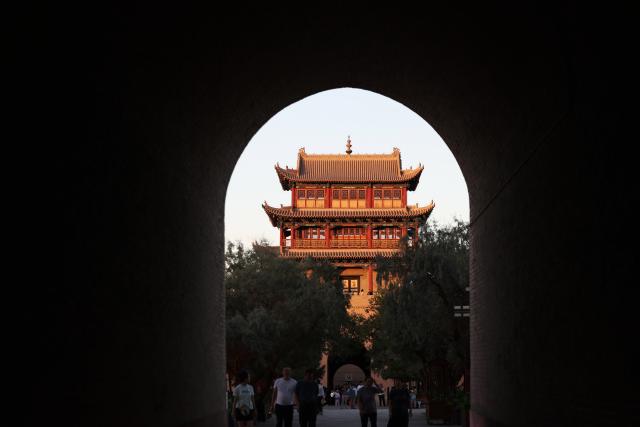 (260806) -- JIAYUGUAN, Aug. 6, 2026 (Xinhua) -- Tourists visit the Jiayu Pass scenic area at sunset in the city of Jiayuguan, northwest China's Gansu Province, Aug. 5, 2026. The Jiayu Pass is the starting point of a section of the Great Wall constructed during the Ming Dynasty (1368-1644). The pass also served as a vital passage on the ancient Silk Road. (Xinhua/Chen Bin)