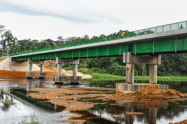 (260806) -- YAOUNDE, Aug. 6, 2026 (Xinhua) -- This photo taken on Aug. 5, 2026 shows a view of the Nyong River Bridge in the Nyong-et-Kelle division of Center Region, Cameroon. The Nyong River Bridge at Malombo was inaugurated by Minister of Public Works Emmanuel Nganou Djoumessi. It was built by China First Highway Engineering Co., Ltd. (CFHEC). The 160-meter-long bridge spans the Nyong River and is supported by 960 meters of access roads. (Xinhua/Jean Pierre Kepseu)