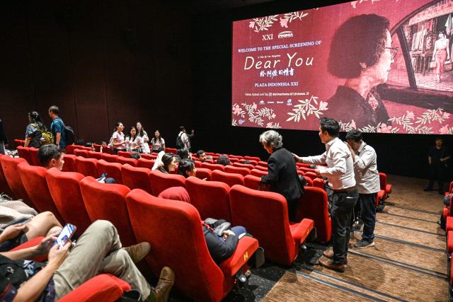 (260806) -- JAKARTA, Aug. 6, 2026 (Xinhua) -- Viewers attend the premiere of the Chinese film "Dear You" in Jakarta, Indonesia, Aug. 5, 2026. The recent hit Chinese film "Dear You" held its premiere here on Wednesday evening, attracting audiences from the political, business, and cultural sectors of both China and Indonesia. (Xinhua/Agung Kuncahya B.)