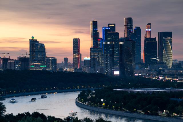 (260806) -- MOSCOW, Aug. 6, 2026 (Xinhua) -- This photo taken on July 19, 2026 shows a night view seen from the Sparrow Hills in Moscow, Russia. (Xinhua/Feng Kaihua)