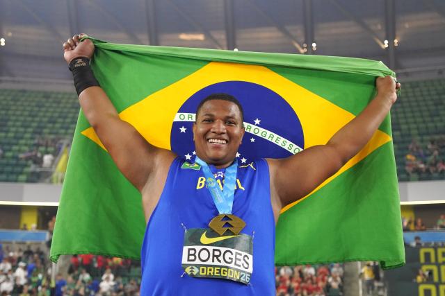 (260806) -- EUGENE, Aug. 6, 2026 (Xinhua) -- Alessandro Borges of Brazil celebrates after winning the men's shot put final at the 2026 World U20 Athletics Championships in Eugene, Oregon, the United States, Aug. 5, 2026. (Xinhua/Wu Xiaoling)
