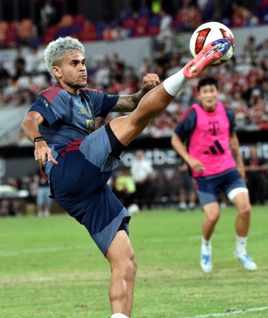(260806) -- HONG KONG, Aug. 6, 2026 (Xinhua) -- Luis Diaz of Bayern Munich attends a training session ahead of a pre-season friendly football match between Bayern Munich and Aston Villa in Hong Kong, south China, Aug. 6, 2026. (Xinhua/Lo Ping Fai)
