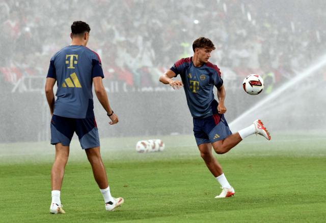 (260806) -- HONG KONG, Aug. 6, 2026 (Xinhua) -- Tom Bischof (R) of Bayern Munich attends a training session ahead of a pre-season friendly football match between Bayern Munich and Aston Villa in Hong Kong, south China, Aug. 6, 2026. (Xinhua/Lo Ping Fai)