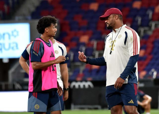 (260806) -- HONG KONG, Aug. 6, 2026 (Xinhua) -- Vincent Kompany (R), head coach of Bayern Munich, attends a training session ahead of a pre-season friendly football match between Bayern Munich and Aston Villa in Hong Kong, south China, Aug. 6, 2026. (Xinhua/Lo Ping Fai)