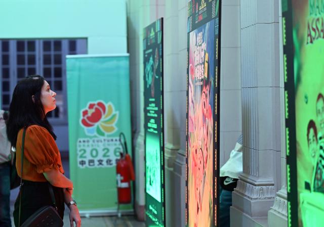 (260806) -- RIO DE JANEIRO, Aug. 6, 2026 (Xinhua) -- A guest looks at posters of films screened during the 5th China-Brazil film festival in Rio de Janeiro, Brazil, Aug. 5, 2026.
  The 5th China-Brazil film festival held its awarding ceremony in Rio de Janeiro on Wednesday. As part of the events held during the 2026 China-Brazil Cultural Year, the film festival will run from the 3rd to the 25th of this month, screening 19 films from China and Brazil. (Xinhua/Jin Haoyuan)