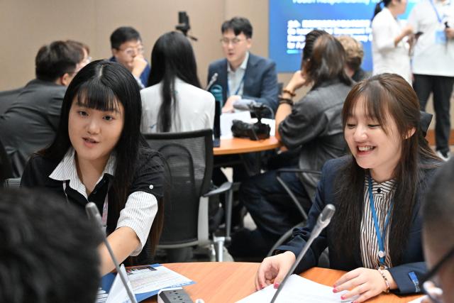 (260806) -- BANGKOK, Aug. 6, 2026 (Xinhua) -- A roundtable dialogue on "Youth Responsibility in the Digital Era" is held during the World Tour event of the Youth Leaders Community for Global Development (YLCGD) in Bangkok, Thailand, Aug. 4, 2026.
  The World Tour event of the YLCGD, organized by the Global Development Promotion Center under the China International Development Cooperation Agency, was held here from Aug. 3 to 5.
  Marking the fifth anniversary of the proposal of the Global Development Initiative (GDI), the event centered on the "Digital South" initiative under the GDI. (Xinhua/Rachen Sageamsak)