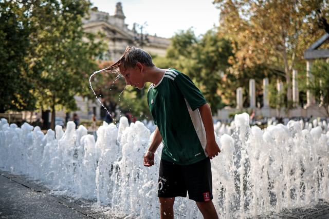 (260806) -- BUDAPEST, Aug. 6, 2026 (Xinhua) -- A boy cools off at a fountain in Budapest, Hungary, Aug. 6, 2026. Hungarian authorities on Tuesday extended the country's highest-level heat alert until midnight on Friday as forecasts indicate the ongoing heatwave will continue across the country. (Photo by David Balogh/Xinhua)
