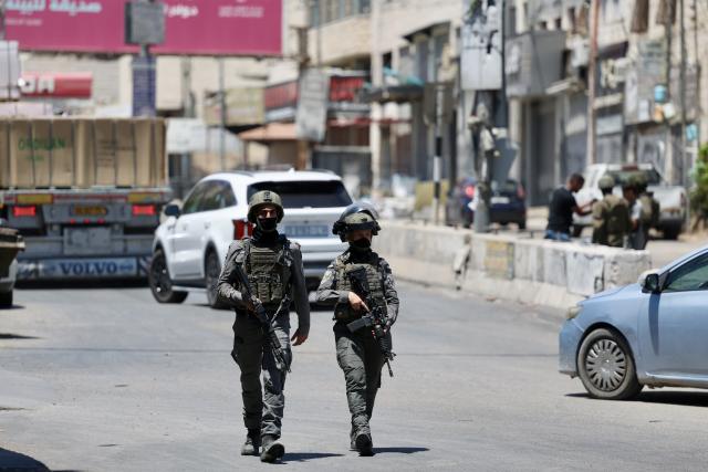 (260806) -- JERUSALEM, Aug. 6, 2026 (Xinhua) -- Israeli security personnel patrol near the Qalandiya checkpoint, north of Jerusalem, Aug. 6, 2026. Israeli military and police forces have intensified security operations in and around Jerusalem, as persistent violence across the West Bank drives up regional tensions recently. (Photo by Jamal Awad/Xinhua)
