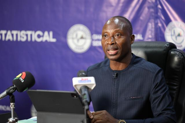 (260806) -- ACCRA, Aug. 6, 2026 (Xinhua) -- Government Statistician Alhassan Iddrisu speaks during a press briefing in Accra, Ghana, Aug. 6, 2026. Ghana's annual inflation rate fell to 4.6 percent in July from 5.3 percent in June, marking the first slowdown in inflation since March, the Ghana Statistical Service (GSS) announced on Thursday. (Photo by Seth/Xinhua)