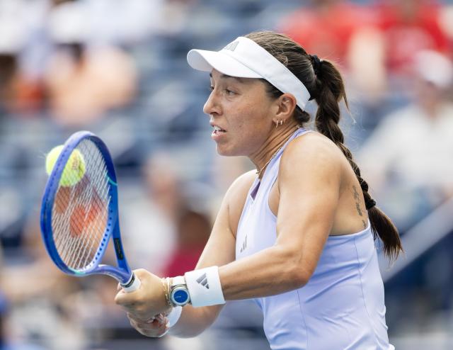 (260807) -- TORONTO, Aug. 7, 2026 (Xinhua) -- Jessica Pegula of the United States returns the ball during the third round of the women's singles match between Jessica Pegula of the United States and Kamilla Rakhimova of Uzbekistan at the 2026 National Bank Open tennis tournament in Toronto, Canada, on Aug. 6, 2026. (Photo by Zou Zheng/Xinhua)