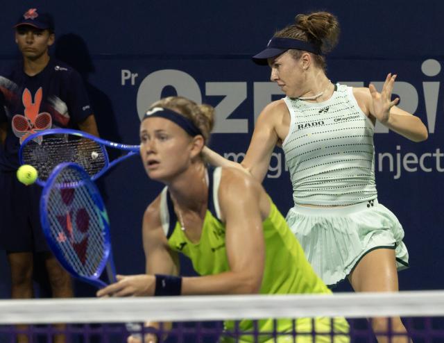 (260807) -- TORONTO, Aug. 7, 2026 (Xinhua) -- Marie Bouzkova/Linda Noskova (R) compete during the first round of the women's doubles match between Jiang Xinyu (China)/Wu Fang-Hsien (Chinese Taipei) and Marie Bouzkova/Linda Noskova of the Czech Republic at the 2026 National Bank Open tennis tournament in Toronto, Canada, Aug. 6, 2026. (Photo by Zou Zheng/Xinhua)