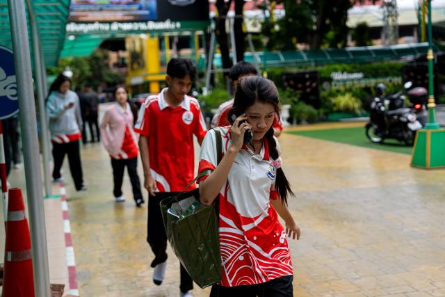 (260807) -- NONTHABURI, Aug. 7, 2026 (Xinhua) -- Students are evacuated from the site of a school shooting in Nonthaburi Province, Thailand, on Aug. 7, 2026. A school shooting occurred Friday morning in Nonthaburi Province, Thailand, leaving at least 7 people dead and 15 injured, Thai media reported.
The deceased include three teachers, three students, and the gunman, according to the province's disaster prevention and mitigation office. (Xinhua)