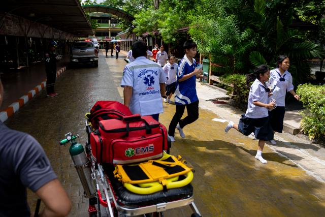 (260807) -- NONTHABURI, Aug. 7, 2026 (Xinhua) -- Students are evacuated from the site of a school shooting in Nonthaburi Province, Thailand, on Aug. 7, 2026. A school shooting occurred Friday morning in Nonthaburi Province, Thailand, leaving at least 7 people dead and 15 injured, Thai media reported.
The deceased include three teachers, three students, and the gunman, according to the province's disaster prevention and mitigation office. (Xinhua)