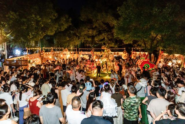 (260807) -- HEFEI, Aug. 7, 2026 (Xinhua) -- People enjoy a fish-shaped lantern performance at a cultural market at Huiyuan Garden scenic area in Hefei, east China's Anhui Province, on July 30, 2026. Recently, the city of Hefei in east China has held a series of themed markets which took advantage of local cultural and tourism resources to boost consumption.
   At Huiyuan Garden scenic area, a cultural market featuring creative products, folk songs and performances, fish-shaped lantern parades and local delicacies offers visitors an immersive experience of Anhui culture.
   In Dawei Town, a grape-themed market provides a platform for local farmers to promote agricultural products. Visitors can taste various varieties of grapes and grape-based drinks, purchase agricultural products with discounts, and participate in study tours.
   By integrating cultural experiences, leisure activities and consumption, these themed markets have succeeded in attracting visitors while creating new opportunities for local tourism and rural industries. (Xinhua)