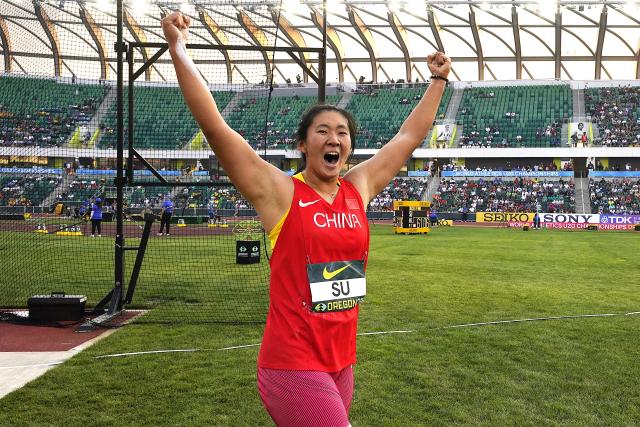 (260807) -- EUGENE, Aug. 7, 2026 (Xinhua) -- Su Yixin of China celebrates after the women's discus throw final at the 2026 World U20 Athletics Championships in Eugene, Oregon, the United States, Aug. 6, 2026. (Xinhua/Wu Xiaoling)