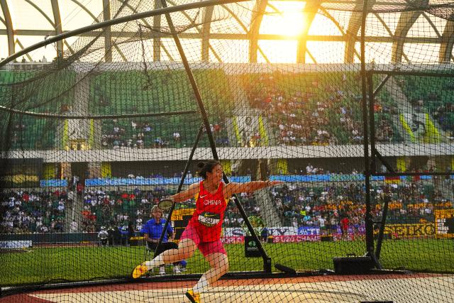 (260807) -- EUGENE, Aug. 7, 2026 (Xinhua) -- Su Yixin of China competes during the women's discus throw final at the 2026 World U20 Athletics Championships in Eugene, Oregon, the United States, Aug. 6, 2026. (Xinhua/Wu Xiaoling)