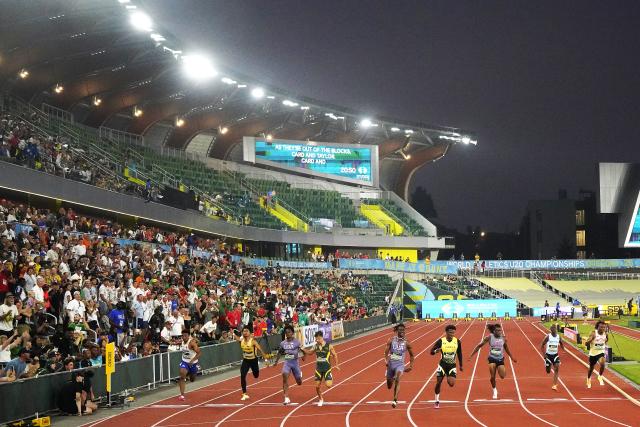 (260807) -- EUGENE, Aug. 7, 2026 (Xinhua) -- Tate Taylor (C) of the United States crosses the finishing line during the men's 100m final at the 2026 World U20 Athletics Championships in Eugene, Oregon, the United States, Aug. 6, 2026. (Xinhua/Wu Xiaoling)