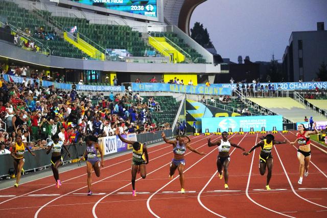 (260807) -- EUGENE, Aug. 7, 2026 (Xinhua) -- Mia Maxwell (4th R) of the United States crosses the finishing line during the women's 100m final at the 2026 World U20 Athletics Championships in Eugene, Oregon, the United States, Aug. 6, 2026. (Xinhua/Wu Xiaoling)