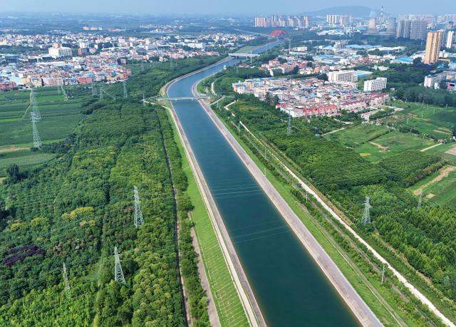 (260807) -- NANYANG, Aug. 7, 2026 (Xinhua) -- An aerial drone photo taken on Aug. 7, 2026 shows the trunk canal of the middle route of the South-to-North Water Diversion Project in Nanyang, central China's Henan Province. The middle route of China's South-to-North Water Diversion Project has delivered more than 80 billion cubic meters of water as of Friday, benefiting nearly 118 million residents in 27 cities, the project operator announced.
   The mega water transfer project, the largest of its kind globally, channels water over long distances from the country's water-rich south to its northern regions, where hundreds of millions once endured "absolute water scarcity" as defined by United Nations standards. (Photo by Gao Song/Xinhua)