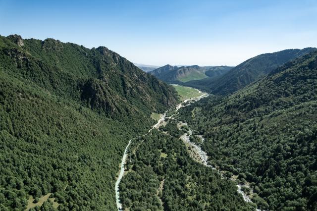 (260807) -- WUWEI, Aug. 7, 2026 (Xinhua) -- An aerial drone photo taken on Aug. 7, 2026 shows a view of the Binggouhe scenic spot in Tianzhu Tibetan Autonomous County of Wuwei City, northwest China's Gansu Province. (Xinhua/Liu Keying)