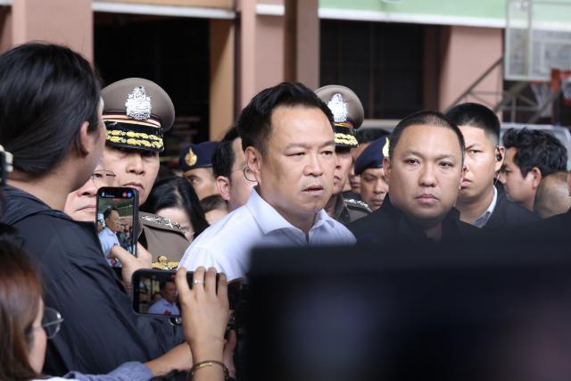 (260807) -- NONTHABURI , Aug. 7, 2026 (Xinhua) -- Thai Prime Minister Anutin Charnvirakul (C) holds a press briefing at Debsirin Nonthaburi School in Nonthaburi province, Thailand, Aug. 7, 2026. Thai Prime Minister Anutin Charnvirakul said on Friday afternoon that eight people were confirmed dead, including the gunman and his grandparents, and over 30 people were injured, with nine in critical condition, as a gunman opened fire at a school and home in Nonthaburi province earlier the day.
Local police were notified around 10 a.m. local time after a gunman opened fire at Debsirin Nonthaburi School in the Bang Kruai district of Nonthaburi province on the northwestern outskirts of Bangkok.
Anutin also said such an incident must not be allowed to happen again, noting that the government will promote stricter gun control measures, and relevant departments must strengthen supervision of gun ownership situations. (Xinhua/Sun Weitong)