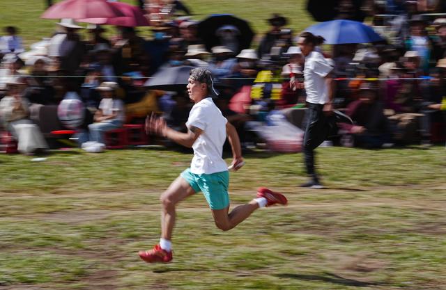(260807) -- GARZE, Aug. 7, 2026 (Xinhua) -- People take part in a grassland relay race during the tent festival in Shiqu County of Garze Tibetan Autonomous Prefecture, southwest China's Sichuan Province, Aug. 7, 2026. A tent festival kicked off here on Friday. During the festival, local residents and tourists gather together, setting up tents and enjoying activities including horse racing, singing and dancing performances, and traditional sports competitions. (Xinhua/Jiang Hongjing)