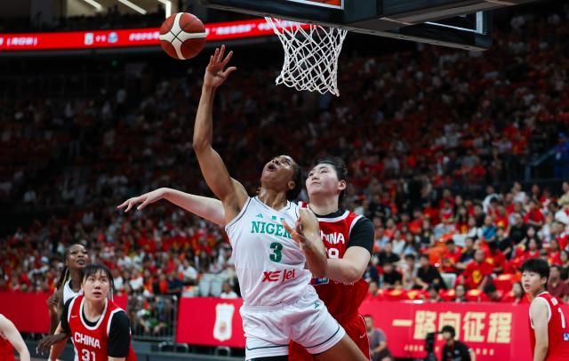 (260807) -- HAIKOU, Aug. 7, 2026 (Xinhua) -- Pallas Kunaiyi-Akpanah (front) of Nigeria shoots during a friendly basketball match between China and Nigeria held in Haikou, south China's Hainan Province, Aug. 7, 2026. (Xinhua/Yang Guanyu)