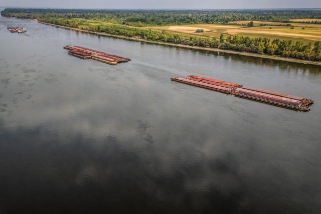 (260807) -- ZAGREB, Aug. 7, 2026 (Xinhua) -- This drone photo taken on Aug. 7, 2026 shows stranded cargo ships on the Danube river near Sarengrad, Croatia. Shipping on the Danube was severely affected by historically low water levels of the river. (David Jerkovic/PIXSELL via Xinhua)
