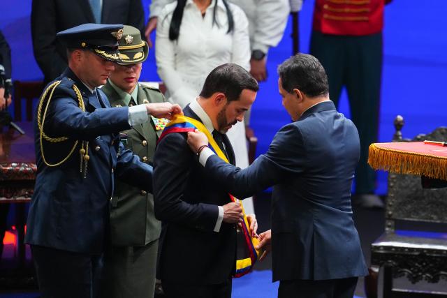 (260807) -- CALI(COLOMBIA), Aug. 7, 2026 (Xinhua) -- Abelardo de la Espriella (C) receives the presidential sash during the new president's inauguration ceremony in Cali, Colombia, Aug. 7, 2026. Abelardo de la Espriella was sworn in as Colombia's new president on Friday in Cali, officially beginning his four-year term in office. (Photo by Andres Moreno/Xinhua)