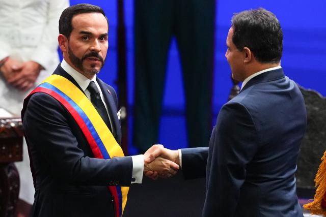 (260807) -- CALI(COLOMBIA), Aug. 7, 2026 (Xinhua) -- Abelardo de la Espriella (L) shakes hands with Honorio Henriquez, president of the Congress and Senate during the new president's inauguration ceremony in Cali, Colombia, Aug. 7, 2026. Abelardo de la Espriella was sworn in as Colombia's new president on Friday in Cali, officially beginning his four-year term in office. (Photo by Andres Moreno/Xinhua)