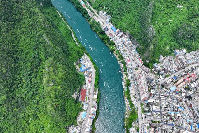(260808) -- NANNING, Aug. 8, 2026 (Xinhua) -- An aerial drone photo taken on Aug. 4, 2026 shows people experiencing water sports in Tian'e County, south China's Guangxi Zhuang Autonomous Region. TO GO WITH "Letter from China: Paddleboarding boom in south China karst county" (Xinhua/Cao Yiming)