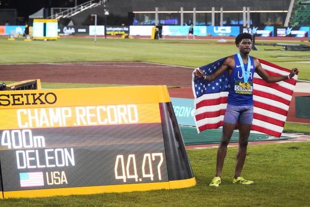 (260808) -- EUGENE, Aug. 8, 2026 (Xinhua) -- Jayden Deleon of the United States celebrates after the men's 400m final at the 2026 World U20 Athletics Championships in Eugene, Oregon, the United States, Aug. 7, 2026. (Xinhua/Wu Xiaoling)