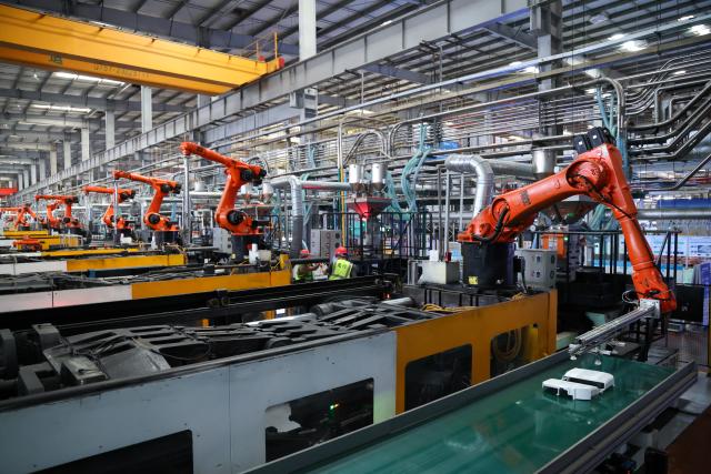 (260808) -- GUANGZHOU, Aug. 8, 2026 (Xinhua) -- This photo taken on Aug. 7, 2026 shows automated production lines for PortaSplit portable split air conditioners inside Midea's household air conditioner factory in Guangzhou, south China's Guangdong Province. Demand for Chinese air conditioners has skyrocketed in many parts of Europe with heatwaves becoming more frequent, intense and prolonged this summer. PortaSplit, a portable split air conditioner from Chinese electronics manufacturer Midea, has become a hit product in the European market, with sales doubling compared to last year. Midea's household air conditioner factory in Guangzhou has ramped up production to meet international market demand. (Xinhua/Liang Xu)