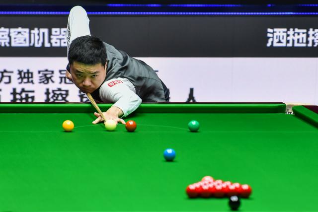 (260808) -- TAIYUAN, Aug. 8, 2026 (Xinhua) -- Ding Junhui of China competes during the round 1 match between Ding Junhui of China and David Gilbert of England at China Open 2026 snooker tournament in Taiyuan, north China's Shanxi Province, Aug. 8, 2026. (Xinhua/Cao Yang)