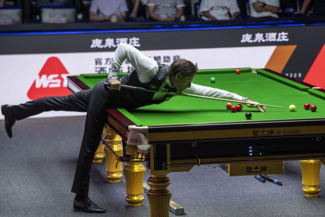 (260808) -- TAIYUAN, Aug. 8, 2026 (Xinhua) -- David Gilbert of England competes during the round 1 match between Ding Junhui of China and David Gilbert of England at China Open 2026 snooker tournament in Taiyuan, north China's Shanxi Province, Aug. 8, 2026. (Xinhua/Cao Yang)
