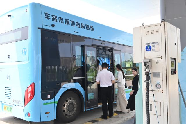 (260808) -- HEFEI, Aug. 8, 2026 (Xinhua) -- Visitors board a hydrogen fuel cell-powered bus at the hydrogen refueling station of Anhui Mingtian Hydrogen Energy Technology Co., Ltd. in Lu'an, east China's Anhui Province, Aug. 7, 2026. The enterprise is a state-level specialized and sophisticated "little giant" firm that possesses proprietary core technologies in hydrogen energy and fuel cells.
  Anhui Province has achieved impressive industrial development results in recent years. In the first half of 2026, the province's value-added industrial output of enterprises above the designated size grew by 12.4 percent year on year.
  The province has been focusing on deepening the integration of technological innovation and industrial innovation, supporting enterprises in taking the lead to pool innovation resources from universities and research institutes to tackle key technological challenges. It has accelerated the industrial application of research outcomes and cultivated a large number of specialized and sophisticated small and medium-sized enterprises (SMEs). Equipped with cutting-edge technologies, these enterprises are thriving across a wide range of industries and expecting further cooperation with the government and research institutes. (Photo by Lin Qiujin/Xinhua)