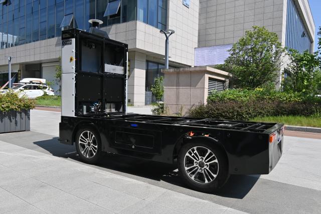 (260808) -- HEFEI, Aug. 8, 2026 (Xinhua) -- A chassis for unmanned logistics vehicle is pictured at the Hefei Institute of Technology Innovation under the Chinese Academy of Sciences in Hefei, east China's Anhui Province, Aug. 4, 2026.
  Anhui Province has achieved impressive industrial development results in recent years. In the first half of 2026, the province's value-added industrial output of enterprises above the designated size grew by 12.4 percent year on year.
  The province has been focusing on deepening the integration of technological innovation and industrial innovation, supporting enterprises in taking the lead to pool innovation resources from universities and research institutes to tackle key technological challenges. It has accelerated the industrial application of research outcomes and cultivated a large number of specialized and sophisticated small and medium-sized enterprises (SMEs). Equipped with cutting-edge technologies, these enterprises are thriving across a wide range of industries and expecting further cooperation with the government and research institutes. (Photo by Lin Qiujin/Xinhua)