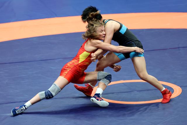 (260808) -- XI'AN, Aug. 8, 2026 (Xinhua) -- Liang Jinying (R) of China and Iryna Kurachkina of Belarus compete during the women's 57kg final at 2026 China-Central Asia Elite Wrestling Tournament in Xi'an, northwest China's Shaanxi Province, Aug. 8, 2026. (Xinhua/Li Yibo)