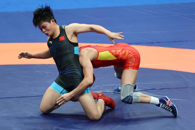 (260808) -- XI'AN, Aug. 8, 2026 (Xinhua) -- Liang Jinying (L) of China and Iryna Kurachkina of Belarus compete during the women's 57kg final at 2026 China-Central Asia Elite Wrestling Tournament in Xi'an, northwest China's Shaanxi Province, Aug. 8, 2026. (Xinhua/Li Yibo)