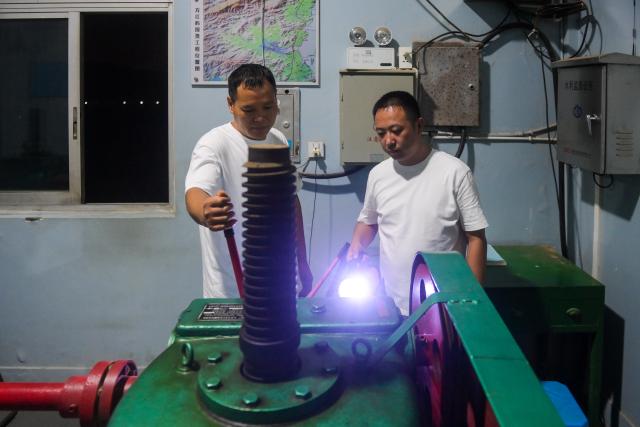 (260808) -- WENZHOU, Aug. 8, 2026 (Xinhua) -- Staff members check the water level and prepare for drainage at a sluice along the Qingjiang River in Leqing, Wenzhou, east China's Zhejiang Province, Aug. 8, 2026. Coastal areas of eastern China were bracing for strong winds and torrential rain as Typhoon Dolphin approached, prompting authorities to recall fishing boats, suspend ferry services and prepare for evacuations.
   China's meteorological authority on Saturday upgraded its emergency response for Dolphin to Level III and raised the typhoon warning from yellow to orange. (Xinhua/Jiang Han)