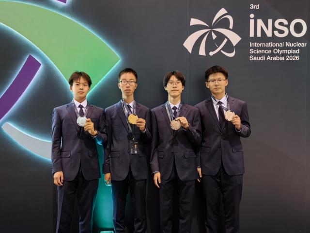 (260808) -- JEDDAH, Aug. 8, 2026 (Xinhua) -- Gold medalist Liu Siqi (2nd L), silver medalists Wang Yuanfu (1st L), Sun Rongze (2nd R) and Zhang Yuxuan (1st R), all high school students from Beijing, China, pose for a group photo with their medals in Jeddah, Saudi Arabia, Aug. 8, 2026. China won one gold and three silver medals at the third International Nuclear Science Olympiad (INSO) in Jeddah on Saturday, marking the country's debut at the competition. (Photo by Gong Jiaxin/Xinhua)