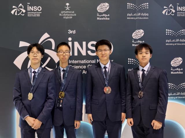(260808) -- JEDDAH, Aug. 8, 2026 (Xinhua) -- Gold medalist Liu Siqi (2nd L), silver medalists Wang Yuanfu (1st R), Sun Rongze (1st L) and Zhang Yuxuan (2nd R), all high school students from Beijing, China, pose for a group photo with their medals in Jeddah, Saudi Arabia, Aug. 8, 2026. China won one gold and three silver medals at the third International Nuclear Science Olympiad (INSO) in Jeddah on Saturday, marking the country's debut at the competition. (Photo by Gong Jiaxin/Xinhua)