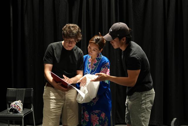 (260809) -- LONDON, Aug. 9, 2026 (Xinhua) -- Composer Johannes Grosz (1st L), actress Fiona Zhu (C) and co-director and co-writer Zhang Keyuan discuss during the rehearsal for an original one-woman musical "Herstory in History" in London, Britain, Aug. 3, 2026. TO GO WITH "Feature: Chinese musical in Britain revisits ancient story from women's perspective" (Photo by Jade Cao/Xinhua)