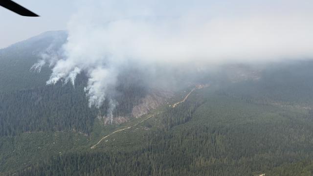 (260809) -- OTTAWA, Aug. 9, 2026 (Xinhua) -- An aerial drone photo provided by the BC Wildfire Service on Aug. 6, 2026 shows a wildfire near Kamloops in south-central British Columbia, Canada. The western Canadian province of British Columbia (B.C.) declared a provincial state of emergency on Saturday as fast-spreading wildfires threatened several communities. (BC Wildfire Service/Handout via Xinhua)