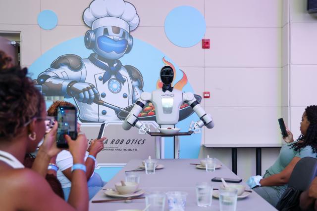 (260809) -- SHENZHEN, Aug. 9, 2026 (Xinhua) -- A humanoid robot delivers food to diners at a restaurant in Shenzhen, south China's Guangdong Province, Aug. 4, 2026. Humanoid robots are being deployed in a wide range of applications in Shenzhen, becoming increasing integrated into everyday work and life. (Xinhua/Liang Xu)