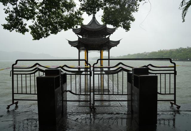 (260809) -- HANGZHOU, Aug. 9, 2026 (Xinhua) -- Blocks are set up at the West Lake scenic spot in Hangzhou, east China's Zhejiang Province, Aug. 9, 2026. China's national observatory on Sunday activated a red alert -- the highest level in the country's typhoon warning system -- as Typhoon Dolphin approaches.
  Typhoon Dolphin is forecast to make landfall along the country's east coast from Zhoushan in Zhejiang Province to Fuding in Fujian Province, according to the National Meteorological Center (NMC). (Xinhua/Han Chuanhao)
