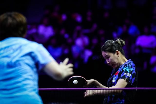 (260809) -- YOKOHAMA, Aug. 9, 2026 (Xinhua) -- Chen Xingtong (R) of China hits a return during the women's singles semifinal match between Chen Xingtong of China and Kuai Man of China at the WTT Champions Yokohama 2026 in Yokohama, Japan, Aug. 9, 2026. (Xinhua/Jia Haocheng)