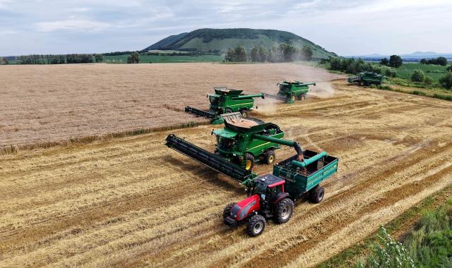 (260809) -- HARBIN, Aug. 9, 2026 (Xinhua) -- An aerial drone photo taken on Aug. 9, 2026 shows combine harvesters harvesting wheat in the field in Wudalianchi City, northeast China's Heilongjiang Province. (Photo by Lu Wenxiang/Xinhua)